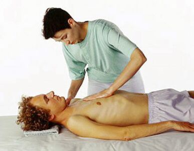 Massage for thoracic osteochondrosis to relieve pain and spasms