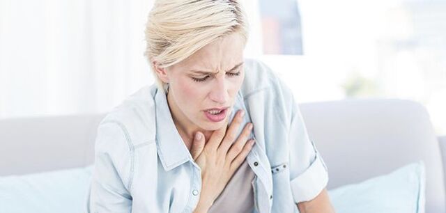 In cases of pleurisy, heart disease and intercostal neuralgia, pain under the left shoulder blade can be accompanied by severe shortness of breath